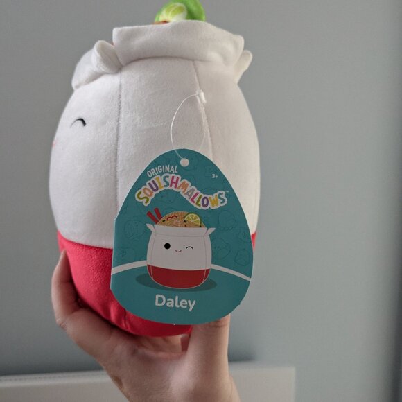 Squishmallow 8" Daley Pad Thai - Picture 3 of 3